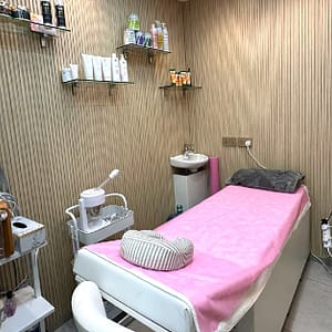 45-Minute Deep Cleaning Facial With Optional Classic Or Gel Mani Pedi Dubai Shafqa.com Online Shopping, Best Prices in Dubai UAE