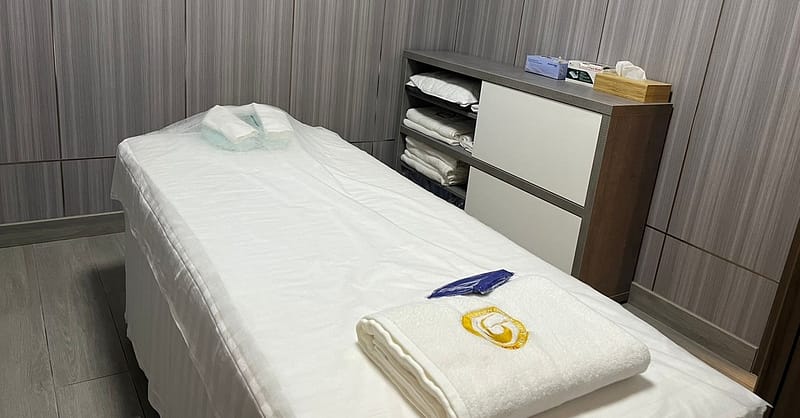 Choice Of Deep Tissue/Sports, Physiotherapy, Or Feet Reflexology Dubai Shafqa.com Online Shopping, Best Prices in Dubai UAE 4