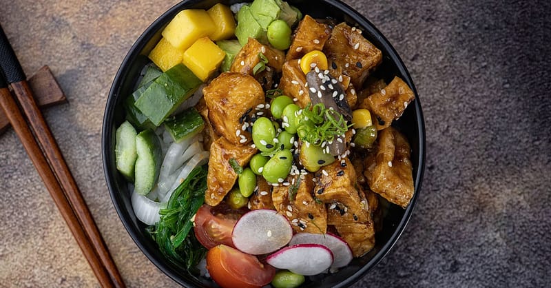 Feast On A Choice Of Poke Bowl 24oz + Classic Ice Tea For 1, 2 Or 4 Abu Dhabi Shafqa.com Online Shopping, Best Prices in Dubai UAE 14