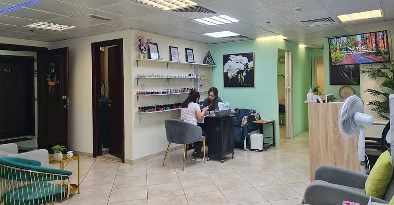 Get Stunning Highlights With A Hair Wash, Blow Dry And Full Highlights Abu Dhabi Shafqa.com Online Shopping, Best Prices in Dubai UAE 4