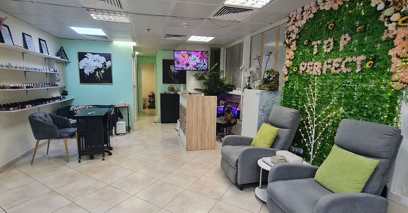 Get Stunning Highlights With A Hair Wash, Blow Dry And Full Highlights Abu Dhabi Shafqa.com Online Shopping, Best Prices in Dubai UAE 8