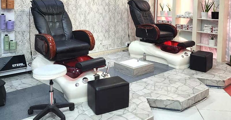 Pamper Yourself With One Session Of Classic Or Gel Mani-Pedi Dubai Shafqa.com Online Shopping, Best Prices in Dubai UAE 2